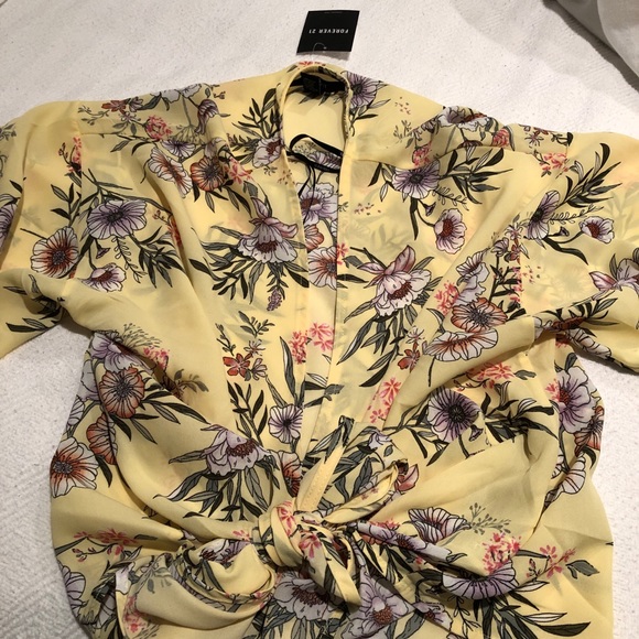 NWT yellow floral chiffon blouse☀️ - Picture 3 of 3
